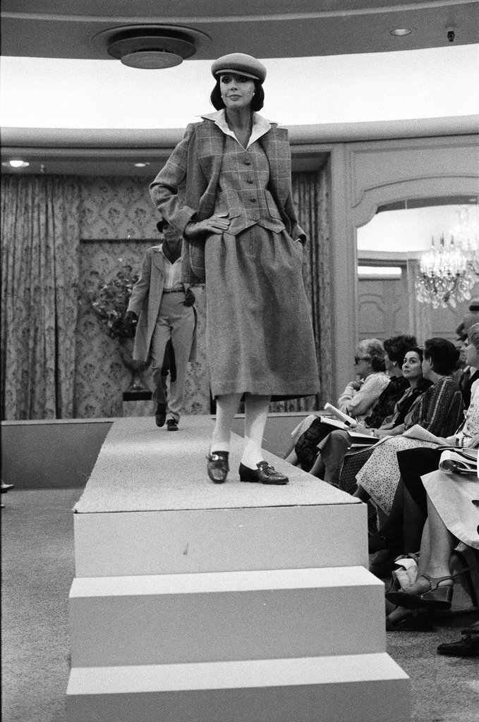 Zandra Rhodes in Fields fashion show - Martha Hartnett for Chicago Sun-Times