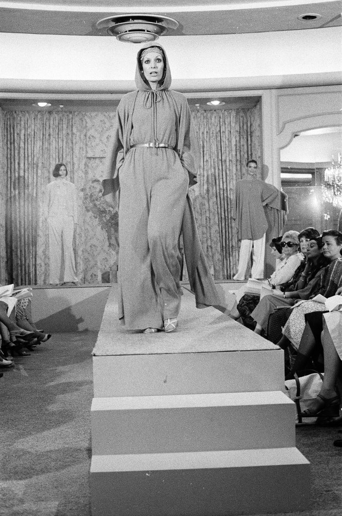 Zandra Rhodes in Fields fashion show - Martha Hartnett for Chicago Sun-Times