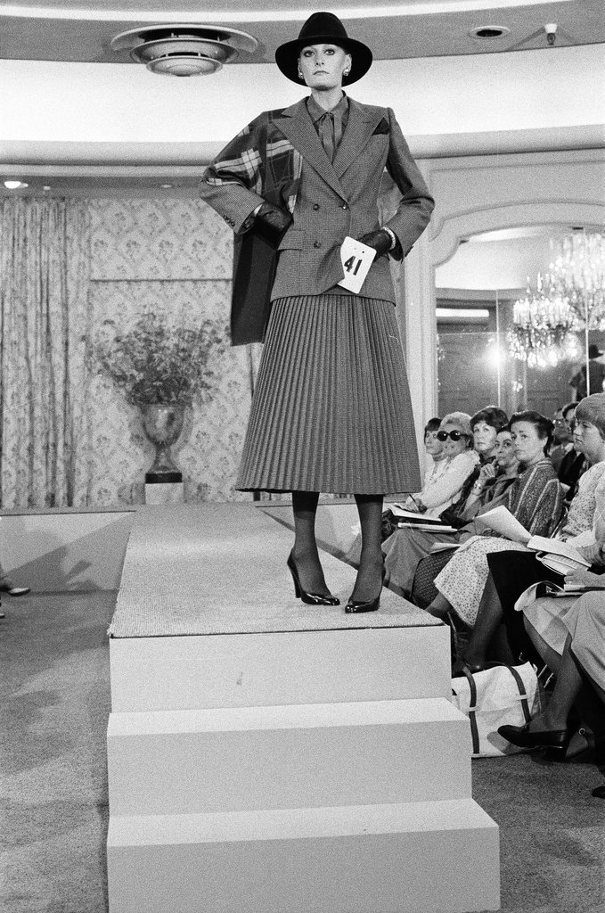 Zandra Rhodes in Fields fashion show - Martha Hartnett for Chicago Sun-Times