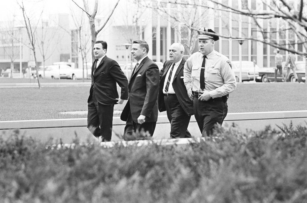 People arrive for Richard Speck trial - Gary Settle for Chicago Sun-Times