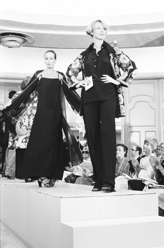Zandra Rhodes in Fields fashion show - Martha Hartnett for Chicago Sun-Times