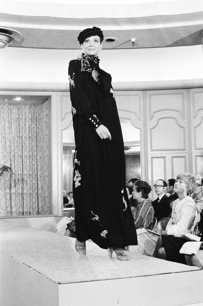 Zandra Rhodes in Fields fashion show - Martha Hartnett for Chicago Sun-Times