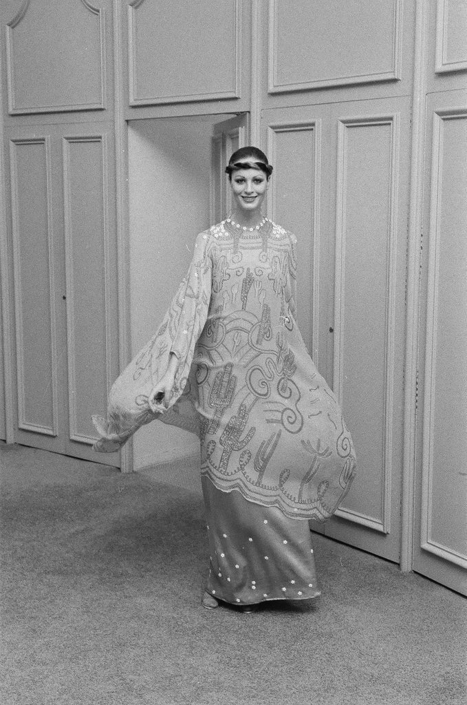 Zandra Rhodes in Fields fashion show - Peters (Clarence or Pete) for Chicago Sun-Times