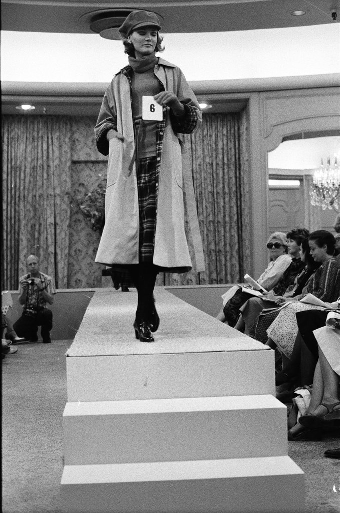 Zandra Rhodes in Fields fashion show - Martha Hartnett for Chicago Sun-Times