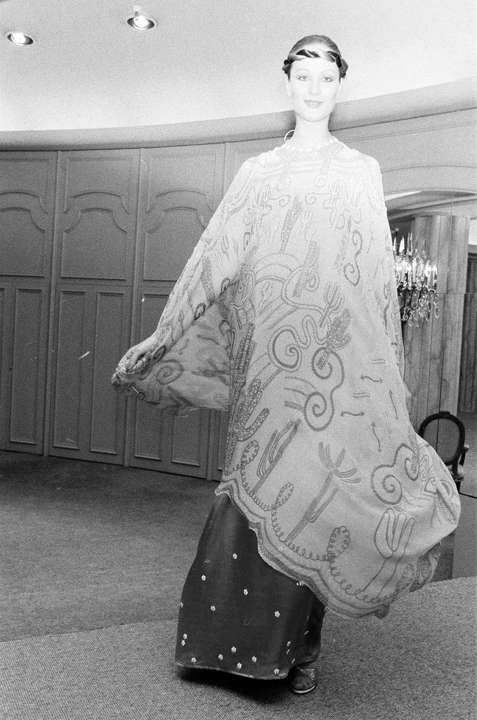 Zandra Rhodes in Fields fashion show - Martha Hartnett for Chicago Sun-Times