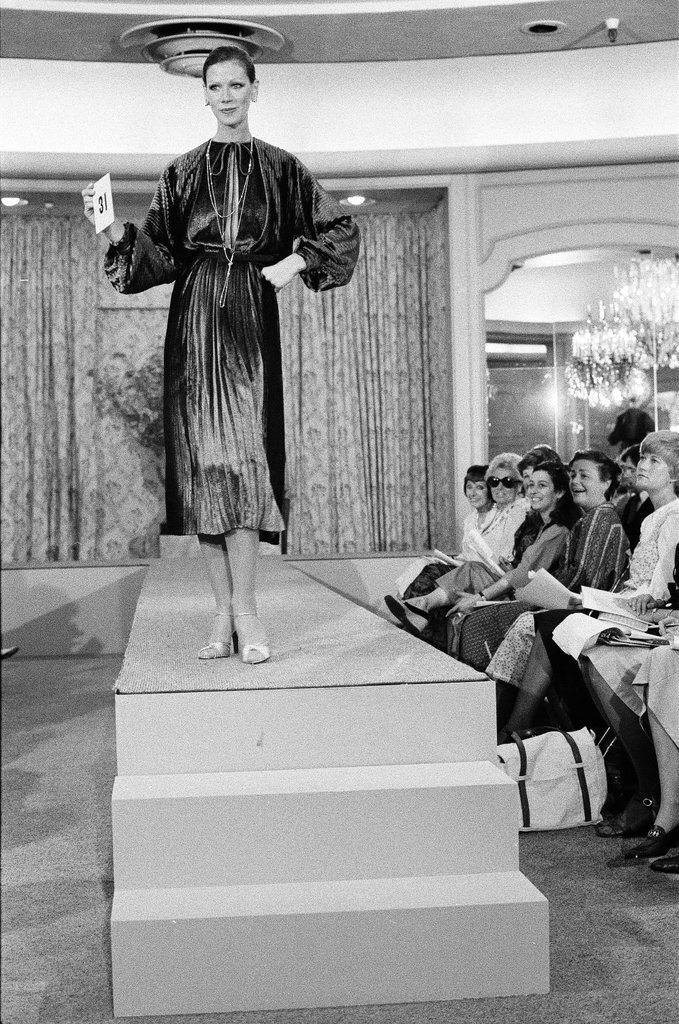 Zandra Rhodes in Fields fashion show - Martha Hartnett for Chicago Sun-Times