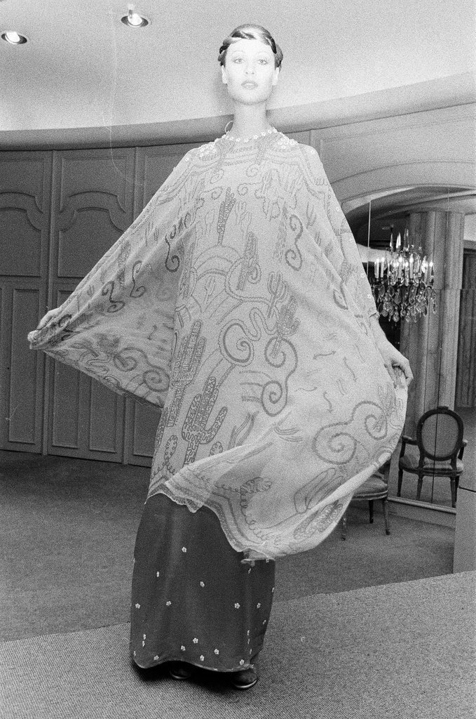 Zandra Rhodes in Fields fashion show - Martha Hartnett for Chicago Sun-Times