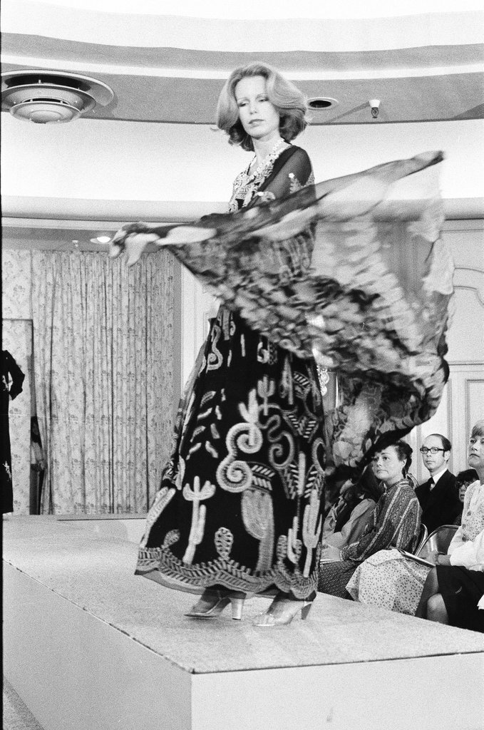 Zandra Rhodes in Fields fashion show - Martha Hartnett for Chicago Sun-Times