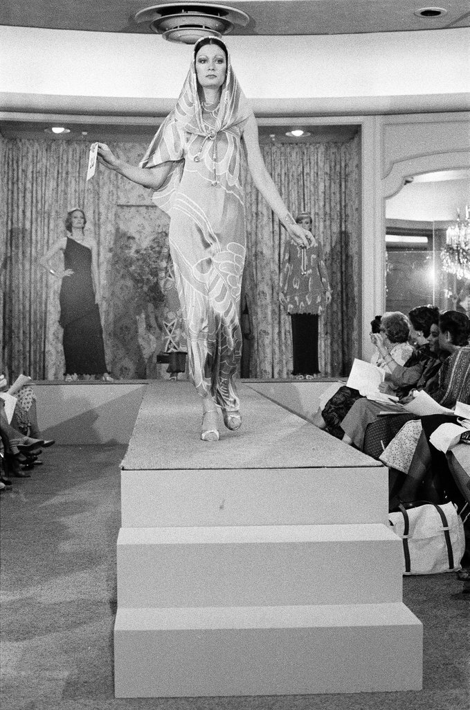 Zandra Rhodes in Fields fashion show - Martha Hartnett for Chicago Sun-Times