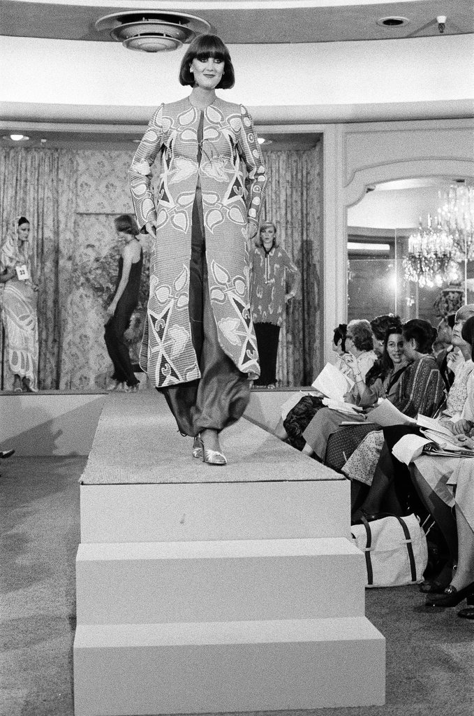 Zandra Rhodes in Fields fashion show - Martha Hartnett for Chicago Sun-Times