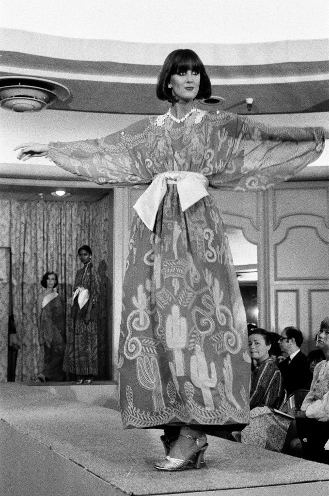 Zandra Rhodes in Fields fashion show - Martha Hartnett for Chicago Sun-Times