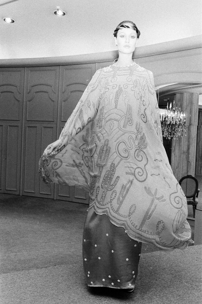 Zandra Rhodes in Fields fashion show - Martha Hartnett for Chicago Sun-Times