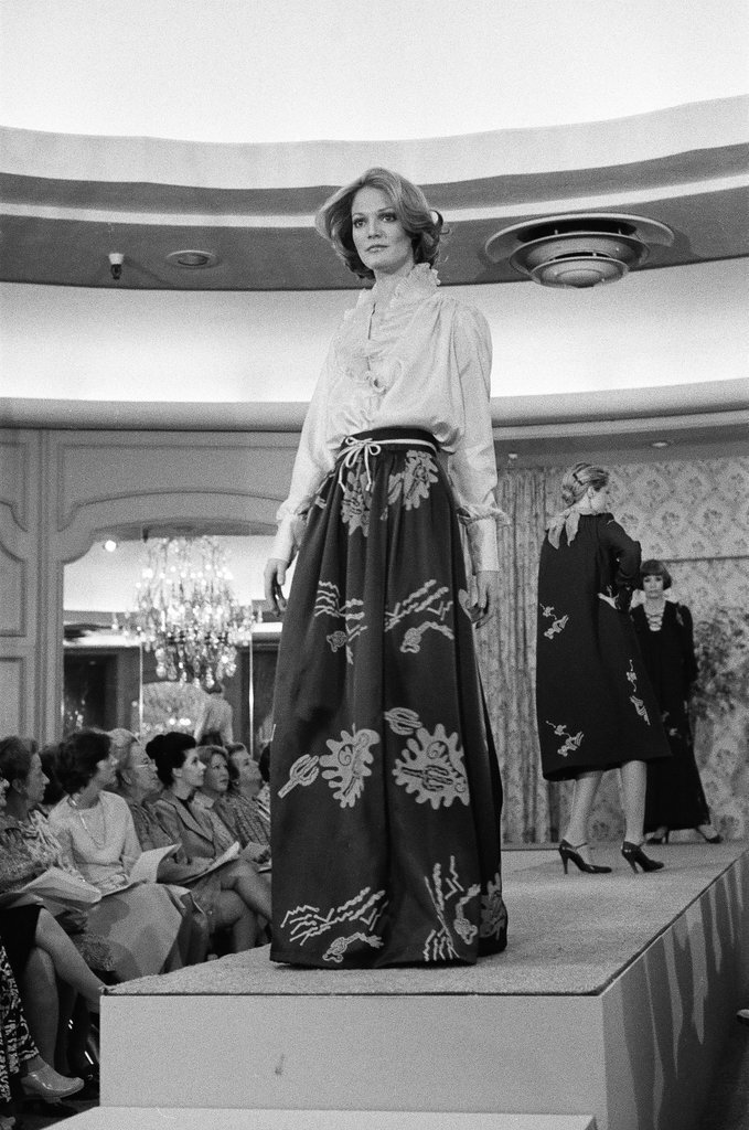 Zandra Rhodes in Fields fashion show - Peters (Clarence or Pete) for Chicago Sun-Times
