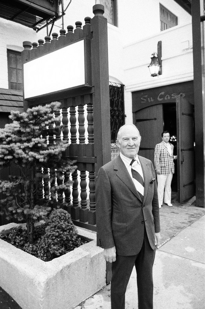 Ike Sewell at his restaurants - Randy B. Leffingwell for Chicago Sun-Times