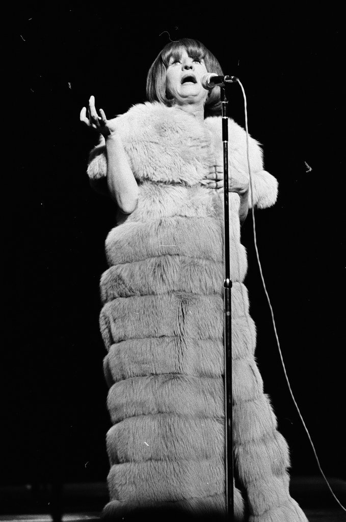 Debbie Reynolds in concert - Martha Hartnett for Chicago Sun-Times
