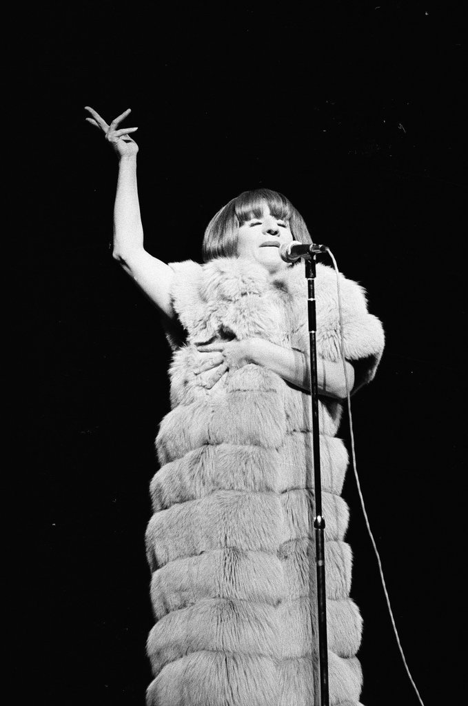 Debbie Reynolds in concert - Martha Hartnett for Chicago Sun-Times