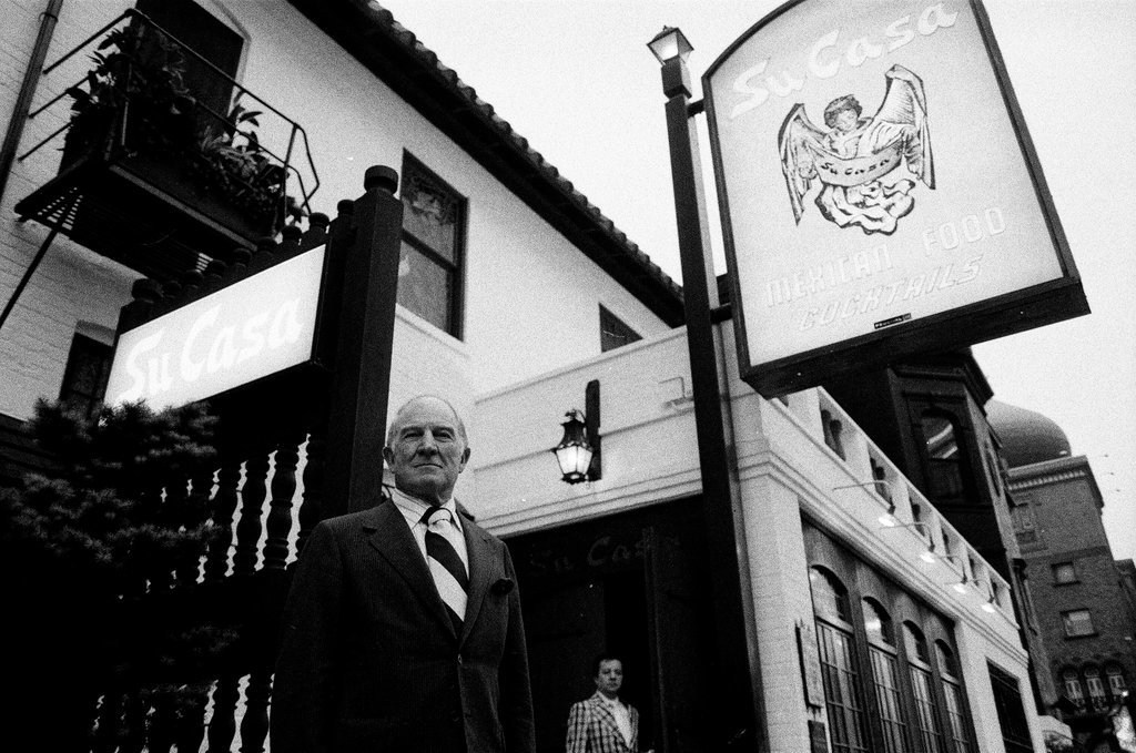 Ike Sewell at his restaurants - Randy B. Leffingwell for Chicago Sun-Times