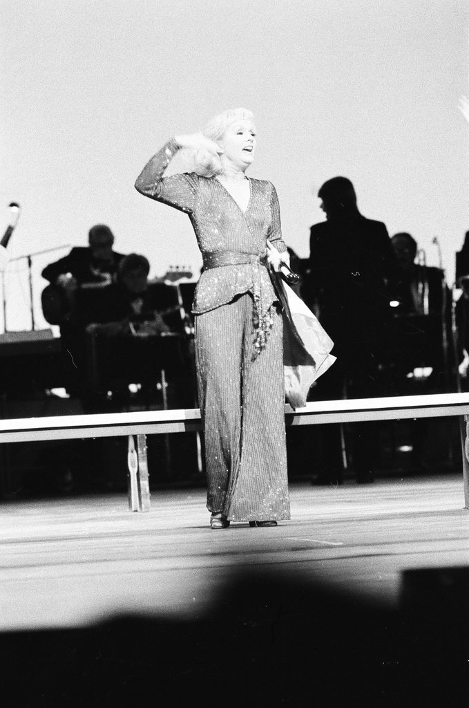 Debbie Reynolds in concert - Martha Hartnett for Chicago Sun-Times
