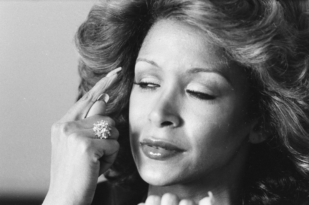 Singer Freda Payne - Bob (Robert) Black for Chicago Sun-Times