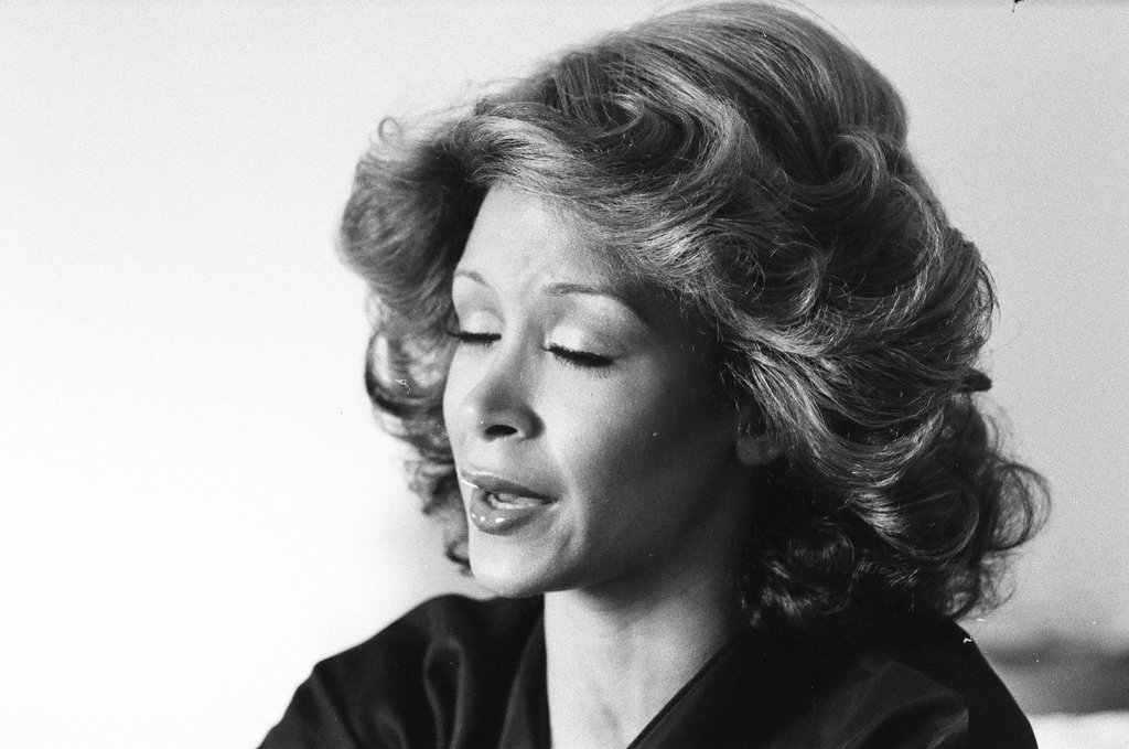 Singer Freda Payne - Bob (Robert) Black for Chicago Sun-Times