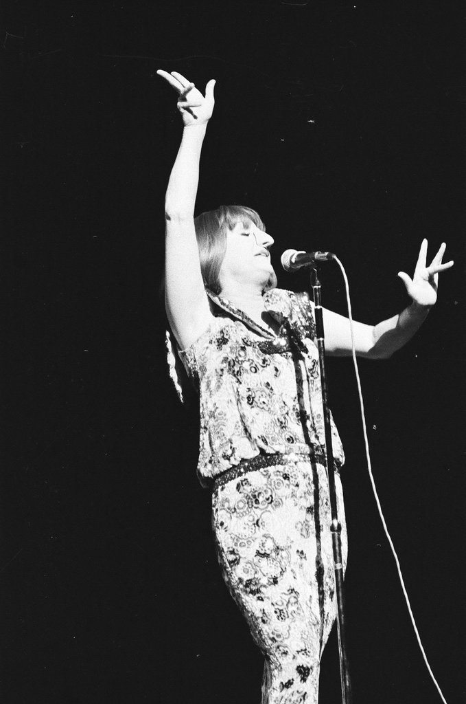 Debbie Reynolds in concert - Martha Hartnett for Chicago Sun-Times