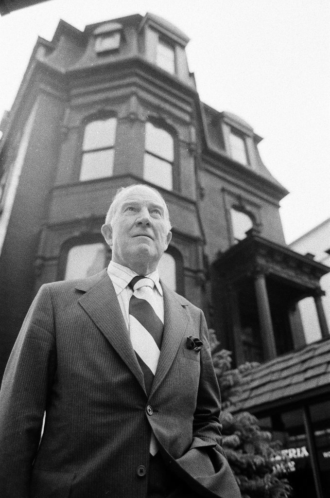 Ike Sewell at his restaurants - Randy B. Leffingwell for Chicago Sun-Times