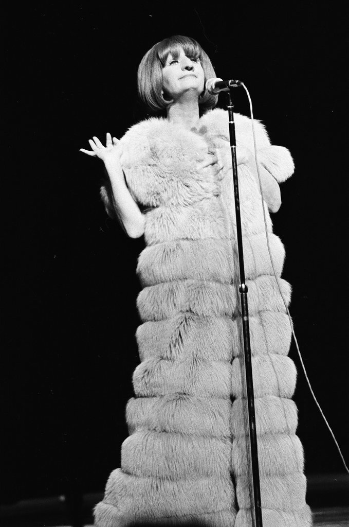Debbie Reynolds in concert - Martha Hartnett for Chicago Sun-Times