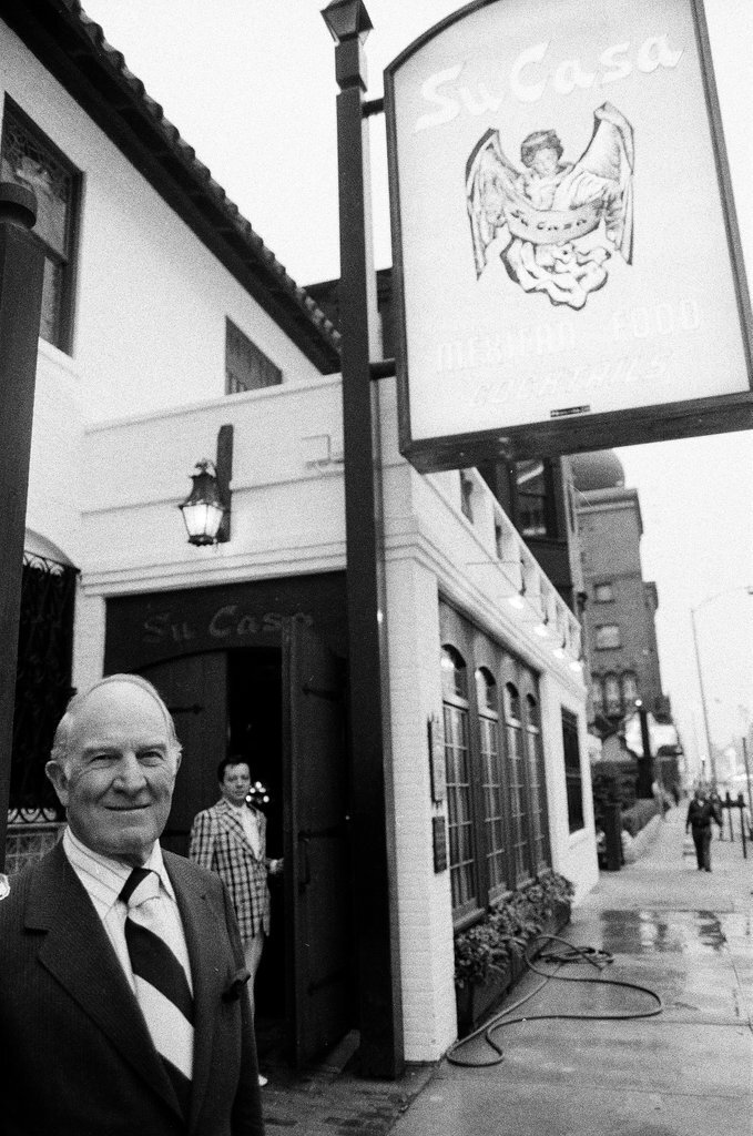 Ike Sewell at his restaurants - Randy B. Leffingwell for Chicago Sun-Times