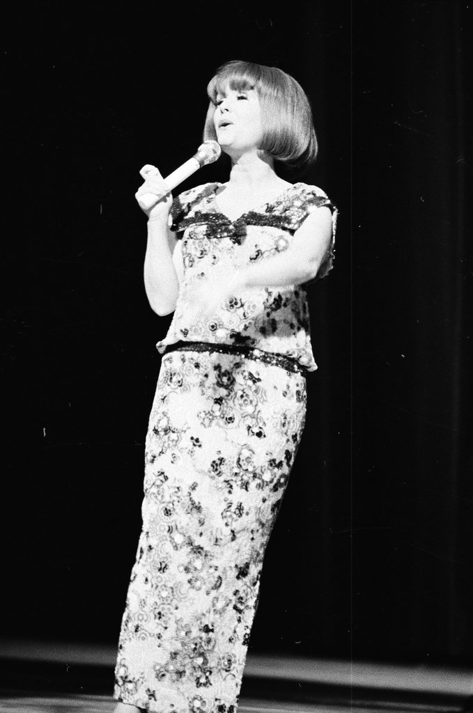 Debbie Reynolds in concert - Martha Hartnett for Chicago Sun-Times