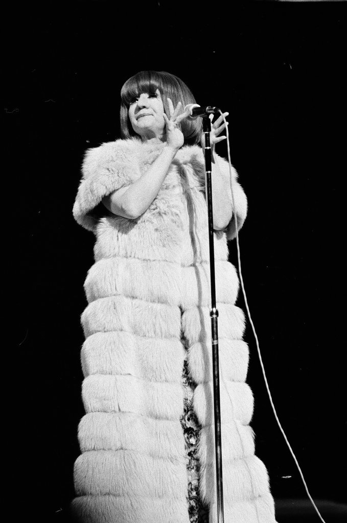 Debbie Reynolds in concert - Martha Hartnett for Chicago Sun-Times