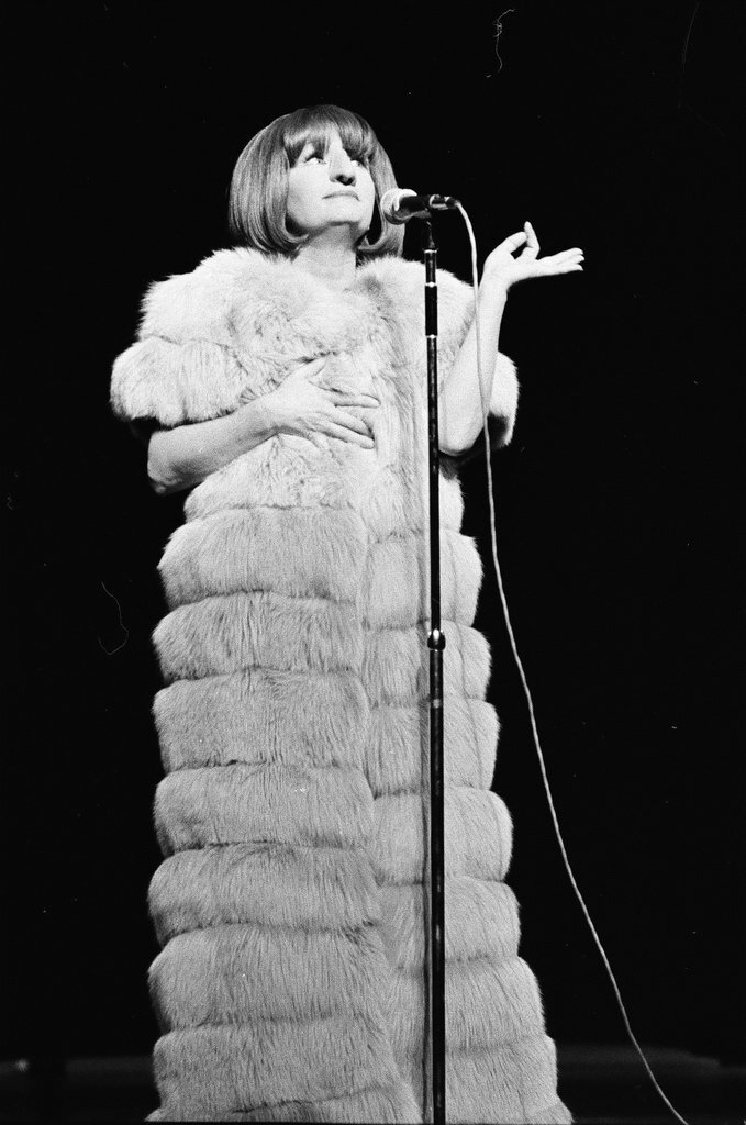 Debbie Reynolds in concert - Martha Hartnett for Chicago Sun-Times