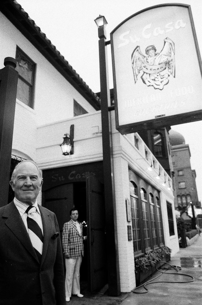 Ike Sewell at his restaurants - Randy B. Leffingwell for Chicago Sun-Times