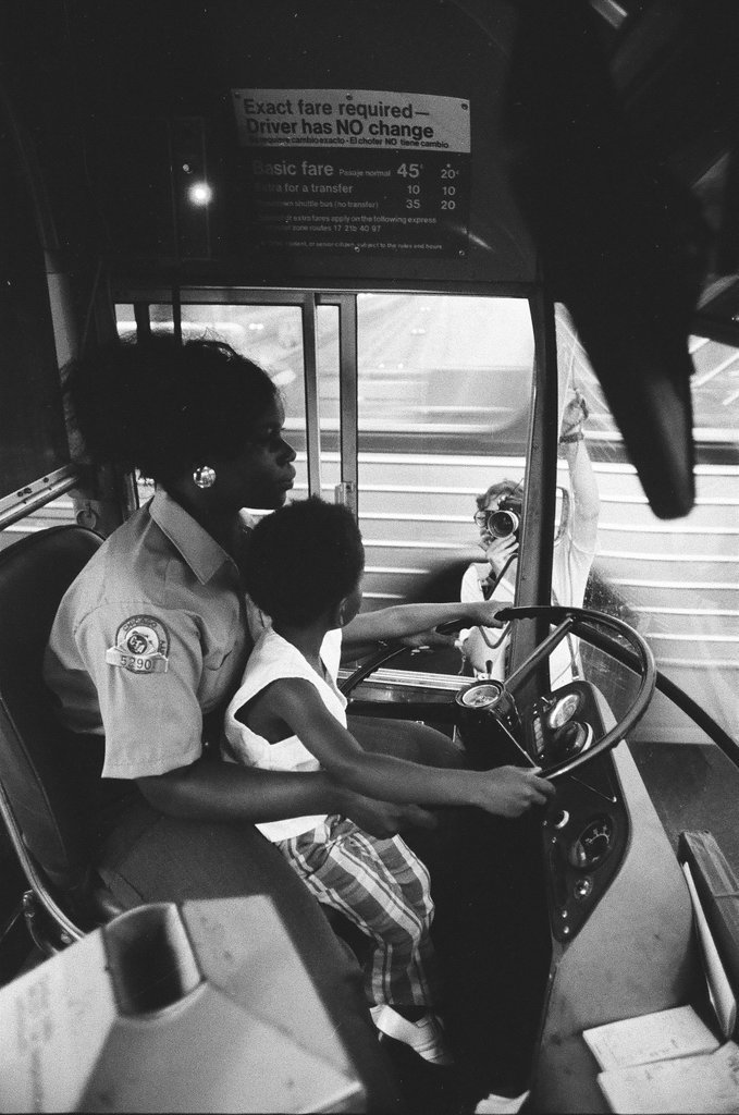 First female CTA driver Mary Wallace starts job - Don Bierman for Chicago Sun-Times