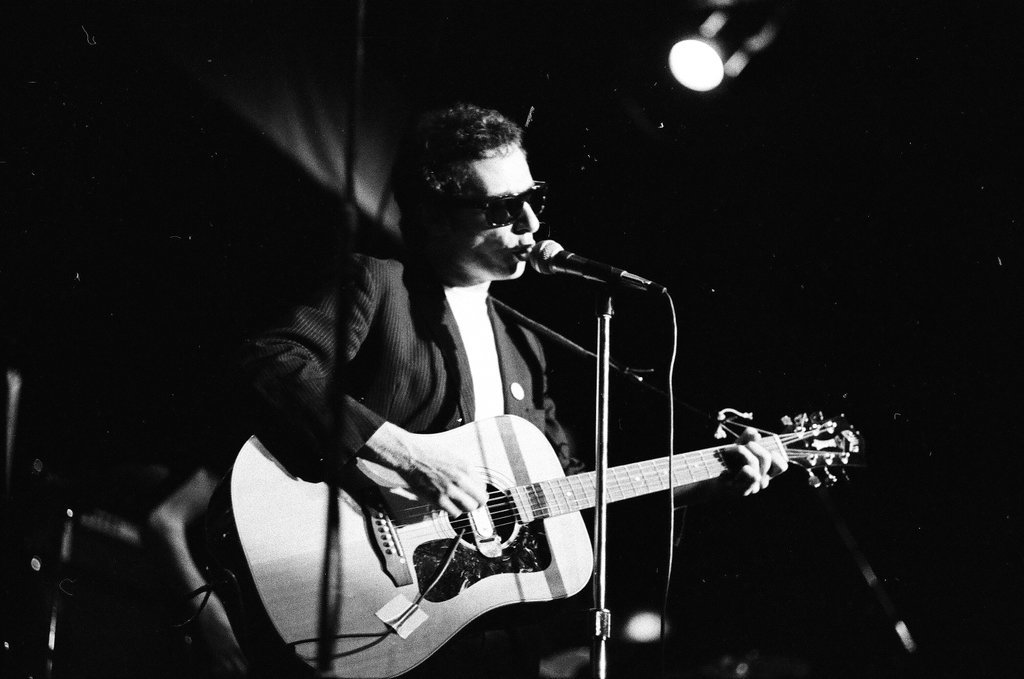 Graham Parker in concert - Jim Mescall for Chicago Sun-Times