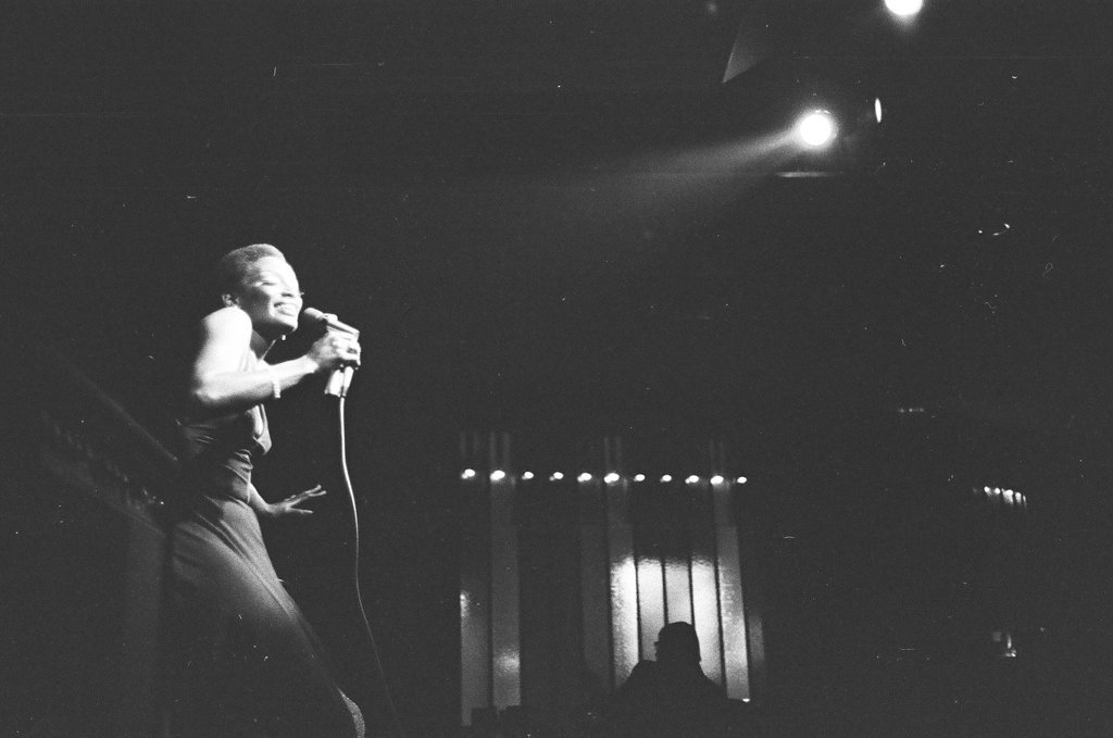 Trina Parks performs at Mister Kelly's - Bob (Robert) Black for Chicago Sun-Times