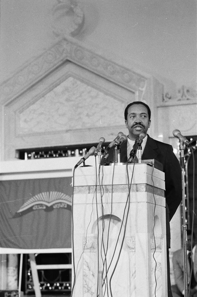 Wallace D. Muhammad speaks at Muslim temple - Randy B. Leffingwell for Chicago Sun-Times