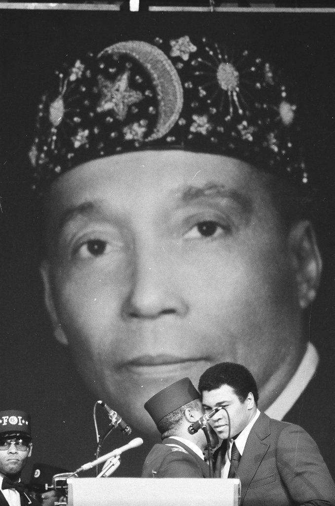 Elijah Muhammad funeral rites - Howard D. Simmons for Chicago Sun-Times