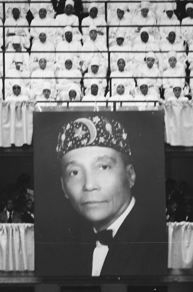 Elijah Muhammad funeral rites - Howard D. Simmons for Chicago Sun-Times