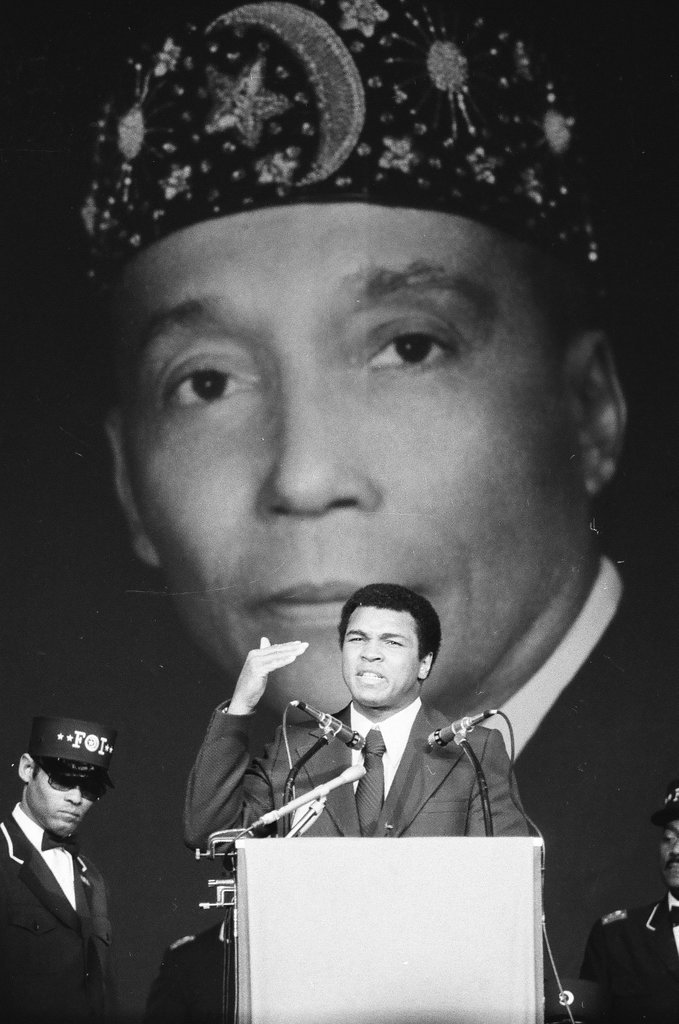 Elijah Muhammad funeral rites - Howard D. Simmons for Chicago Sun-Times