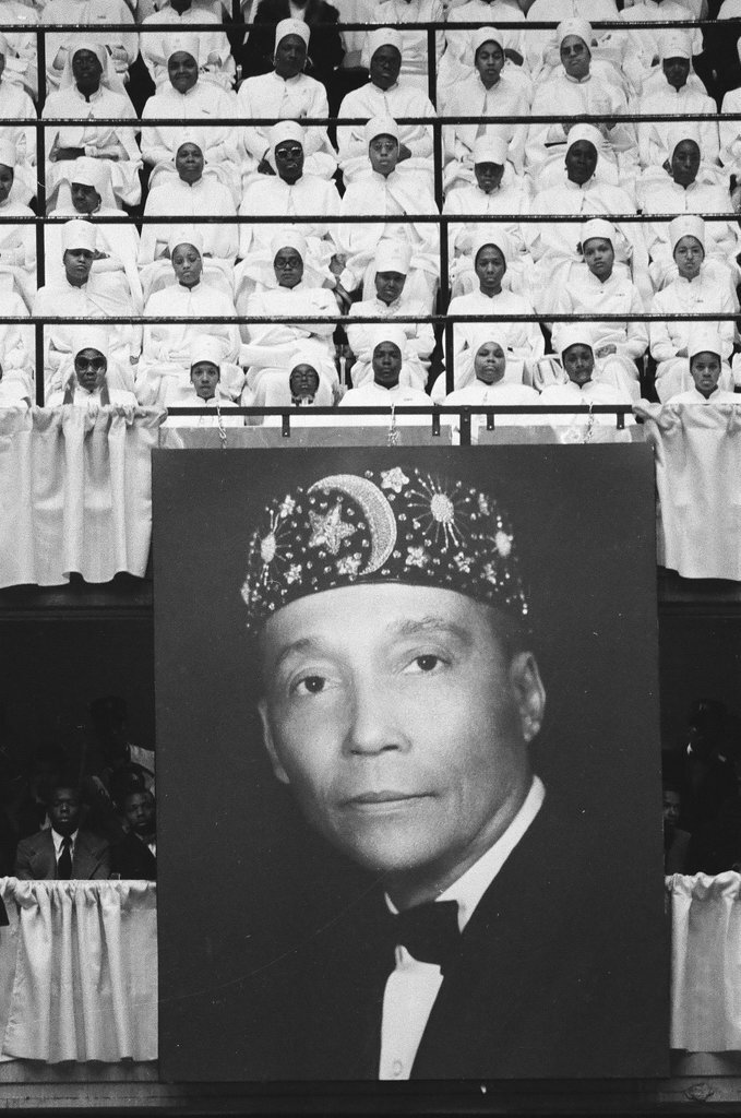 Elijah Muhammad funeral rites - Howard D. Simmons for Chicago Sun-Times