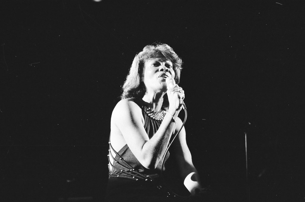 Dionne Warwick performs at Drury Lane Theatre - Duane Hall for Chicago Sun-Times