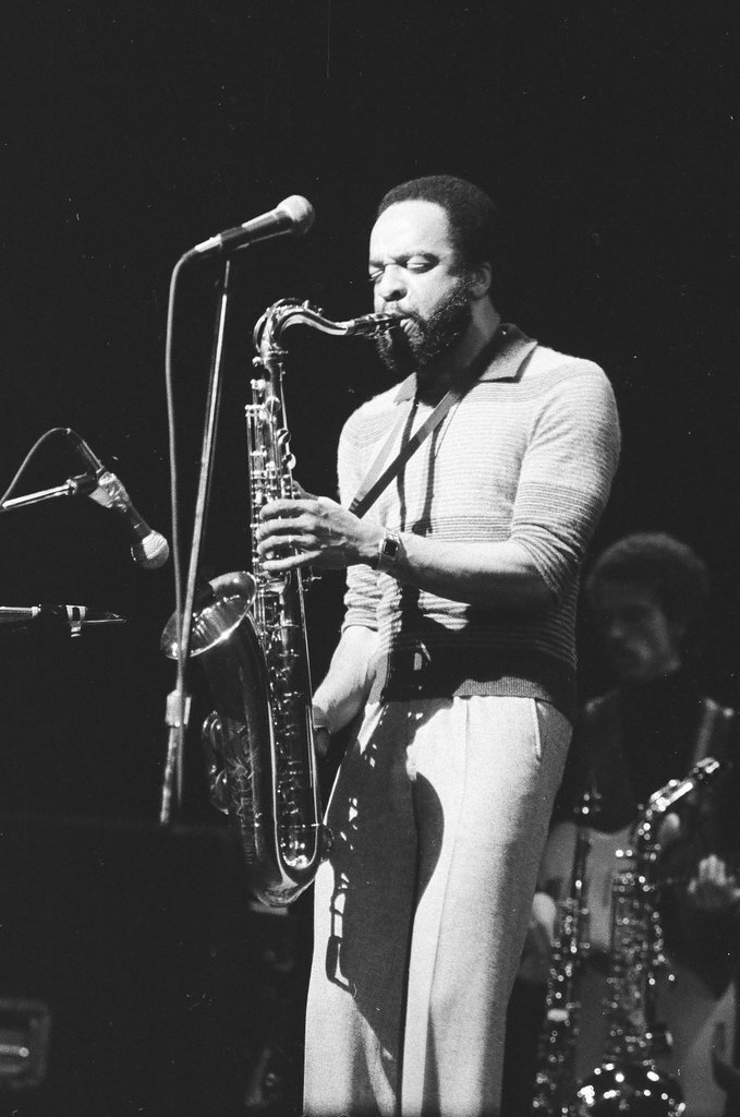 Grover Washington in concert - Bob (Robert) Black for Chicago Sun-Times