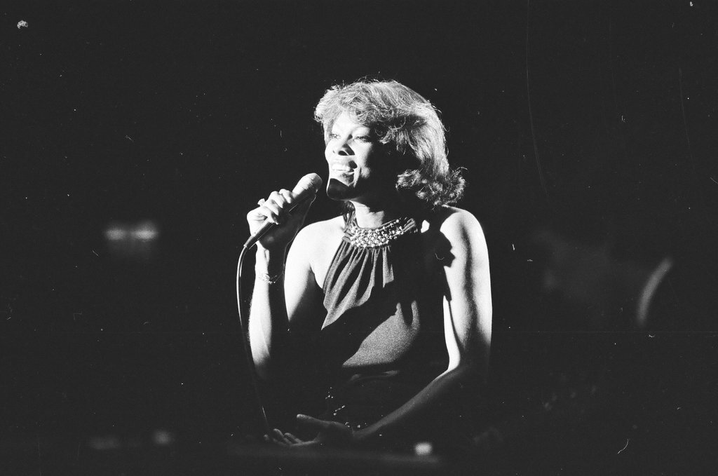 Dionne Warwick performs at Drury Lane Theatre - Duane Hall for Chicago Sun-Times