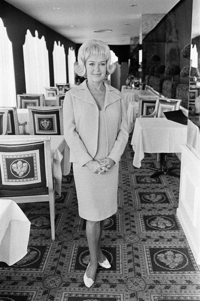 Betty Grable at the Pump Room - Gary Settle for Chicago Sun-Times