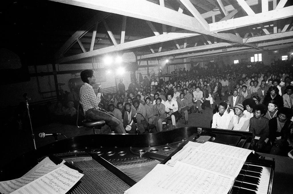 Dionne Warwick at Cook County Jail - Duane Hall for Chicago Sun-Times