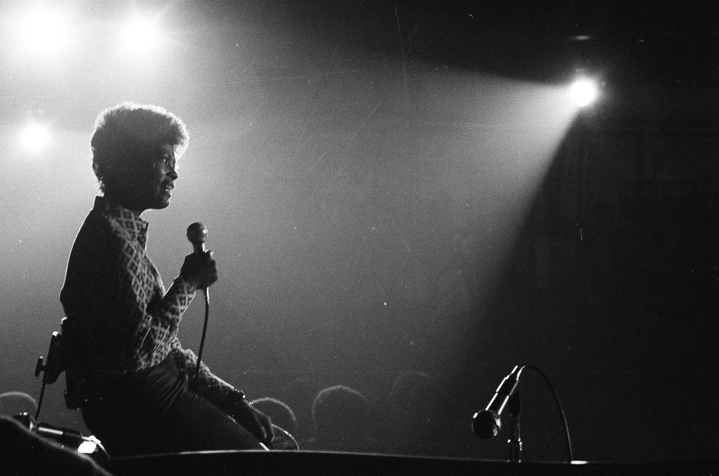 Dionne Warwick at Cook County Jail - Duane Hall for Chicago Sun-Times