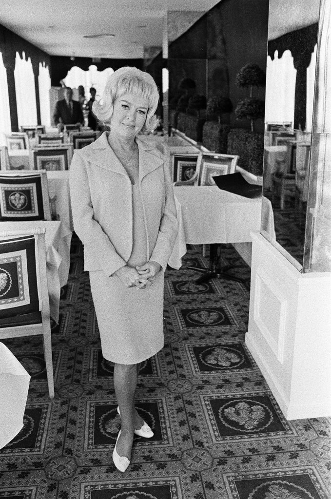 Betty Grable at the Pump Room - Gary Settle for Chicago Sun-Times