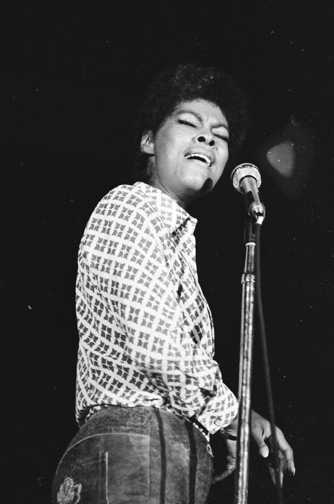 Dionne Warwick at Cook County Jail - Duane Hall for Chicago Sun-Times