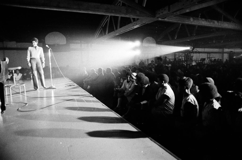 Dionne Warwick at Cook County Jail - Duane Hall for Chicago Sun-Times
