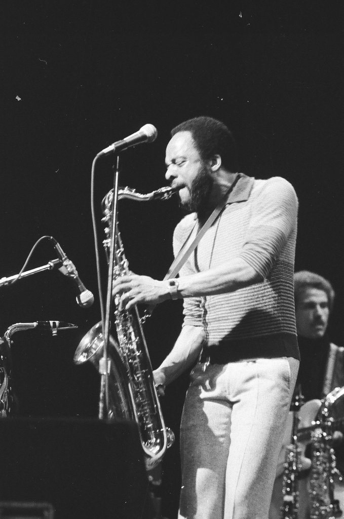 Grover Washington in concert - Bob (Robert) Black for Chicago Sun-Times